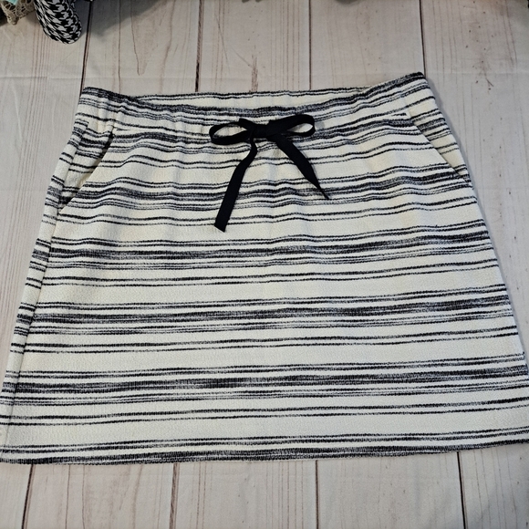 LOFT Petites Striped Black and White Women's Skirt Size XXLP - Picture 1 of 10